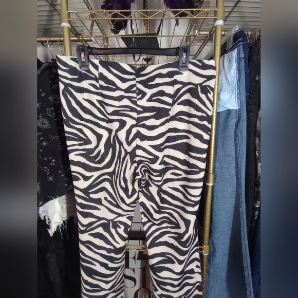Pants. H&M DIVIDED. Size Large. Animal Print. Boot Cut Flare Leg - Picture 13 of 16